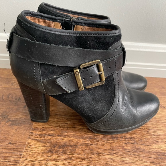 Clarks Leather Ankle Boots SZ 9 - Picture 2 of 3